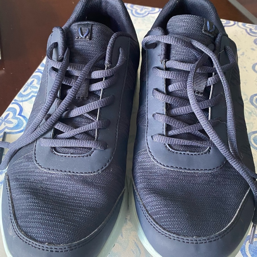 Vionic sneakers size 9. Hardly worn.